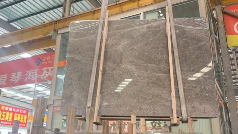 水磨石与环氧地坪：厂房地面材质的选择与考量**